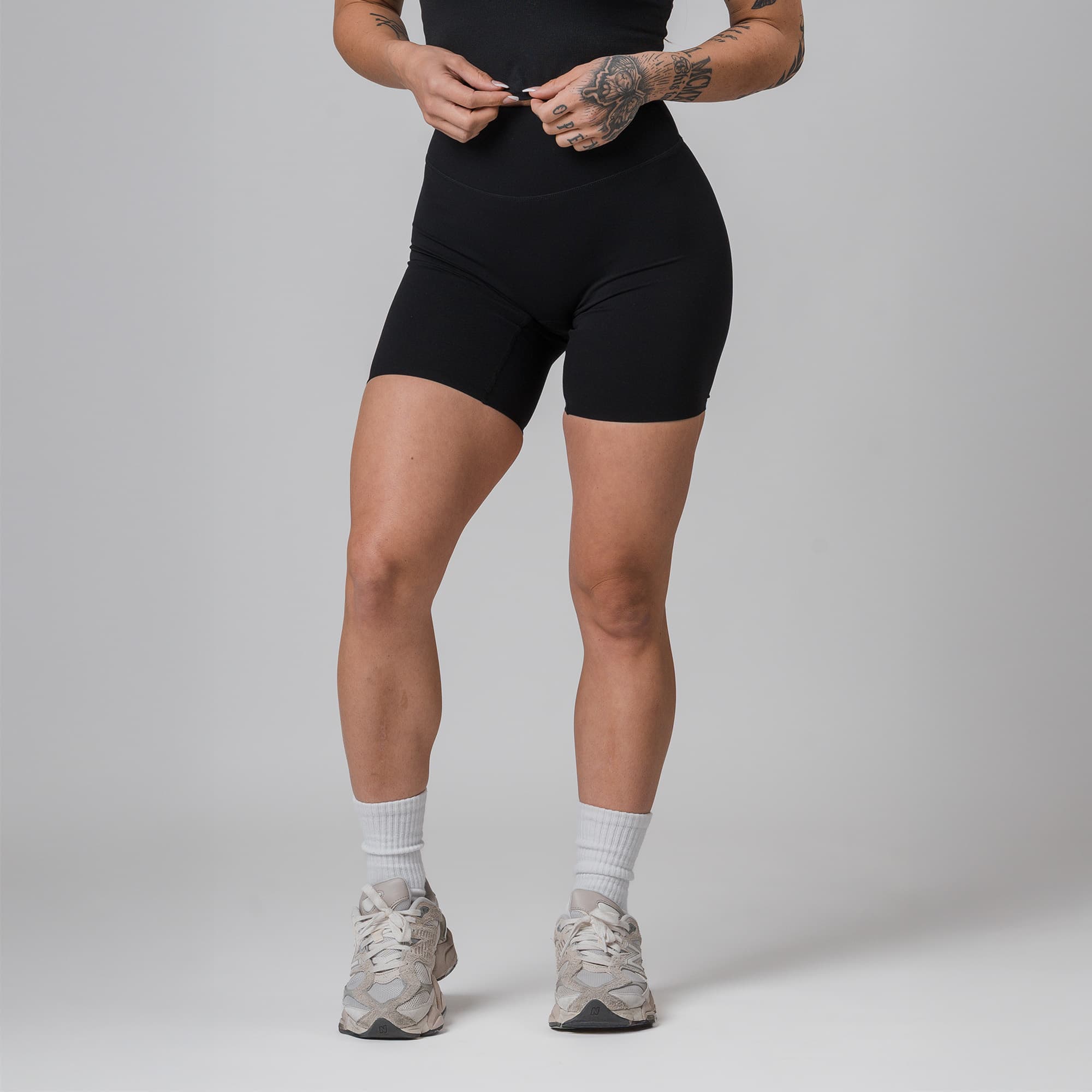 Axis 7.5" Shorts - Black